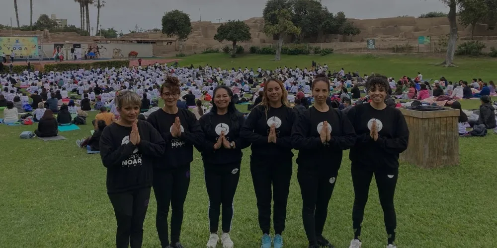 Corponoar apoyando a la embajada de la india en Perú para la realización del día internacional del Yoga